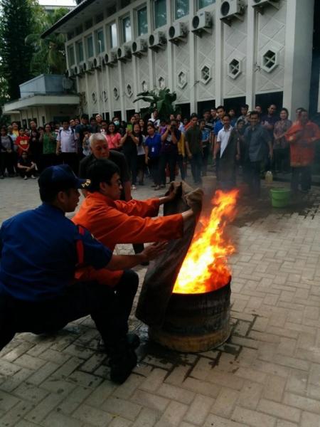 Belajar Mencegah Kebakaran Di Community Day STT Jakarta