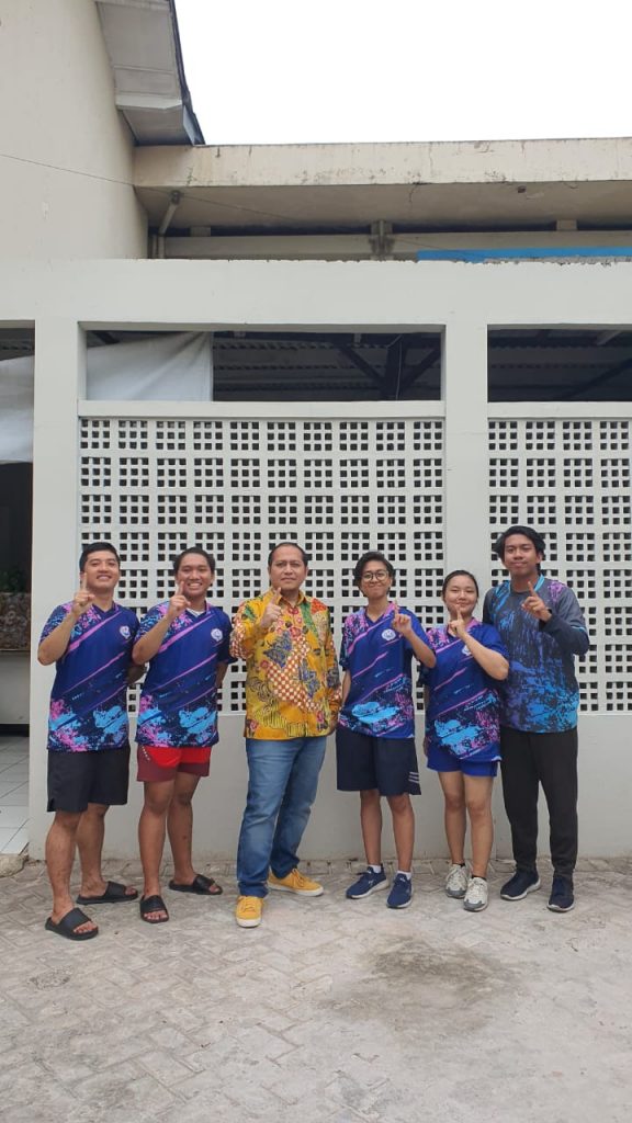Peserta Berfoto Bersama Ketua STFT Jakarta