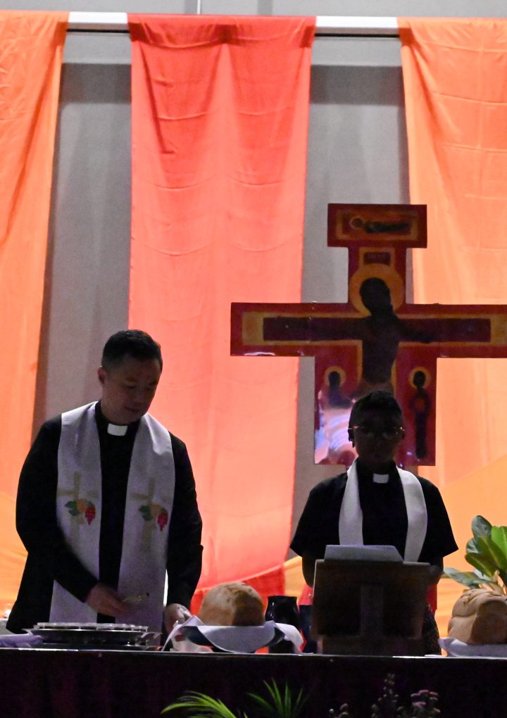 Doa dengan Nyanyian dari Komunitas Taizé bersama LWF-PWF